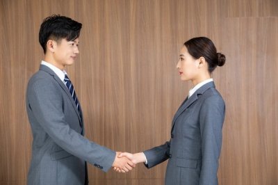 如何训练自己的演讲能力呢？